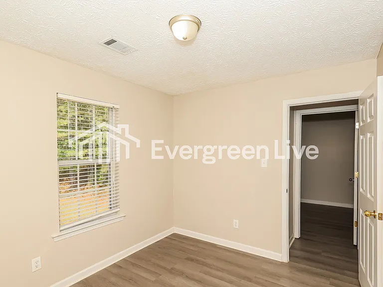 947 Windwood Ct — Photo 12