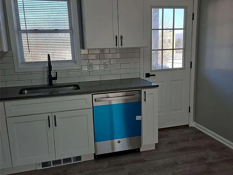 1039 Walker St #D — Photo 4