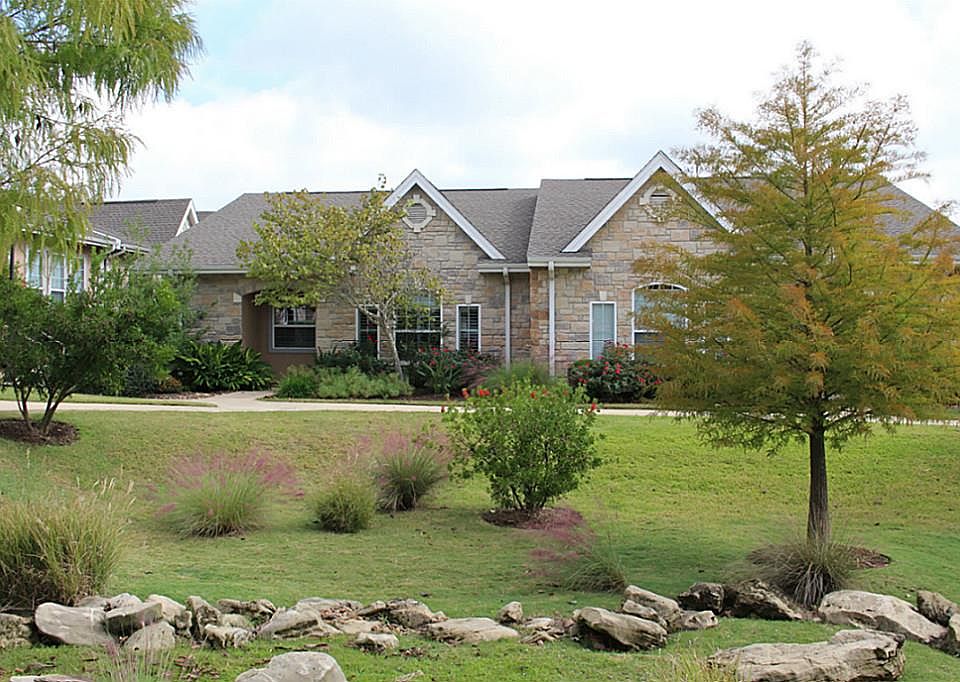 1st image of 121 Stone Hill Dr