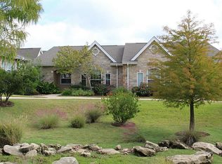 121 Stone Hill Dr, Brenham, TX 77833