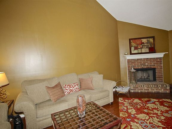 5th image of 773 Pecan Gardens Cir W