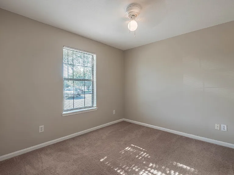 10233 Azalea Vlg — Photo 12