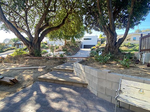 2nd image of 792 Colina Vis #A