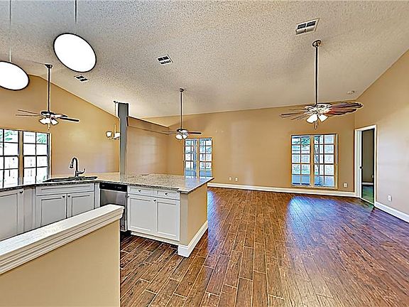 2nd image of 1465 Club Dr