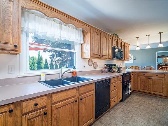 5th image of 2912 Greenhurst Ave