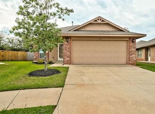 600 SW 37th St, Moore, OK 73160