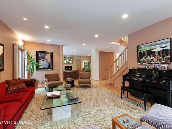 4th image of 1295 Warwick Ct