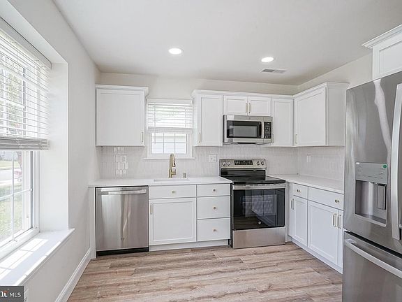 5th image of 27 Lakebridge Dr