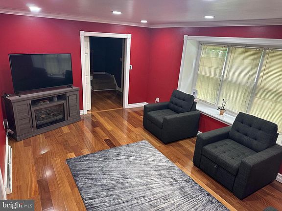 3rd image of 104 Harvest Ln