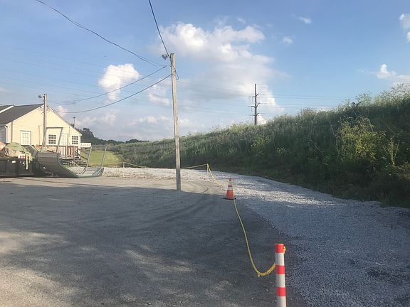 2nd image of 2050 Lincoln Hwy E
