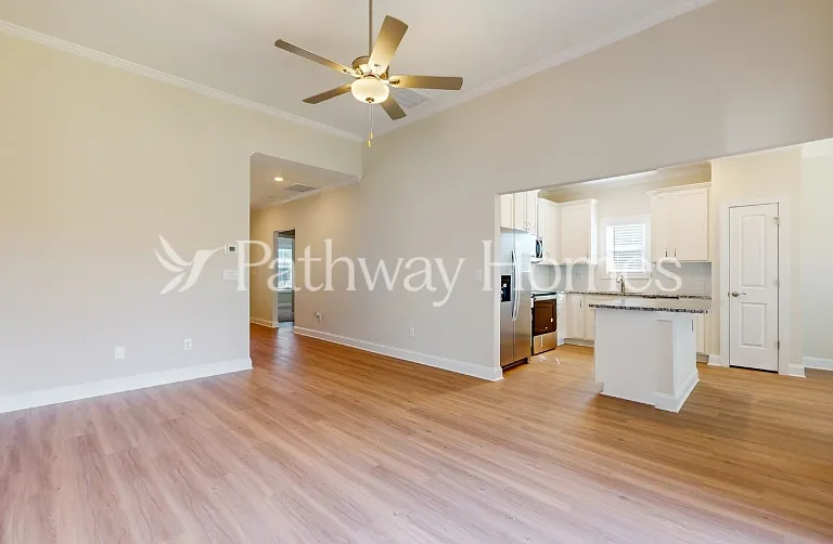 112 S Sina St — Photo 2