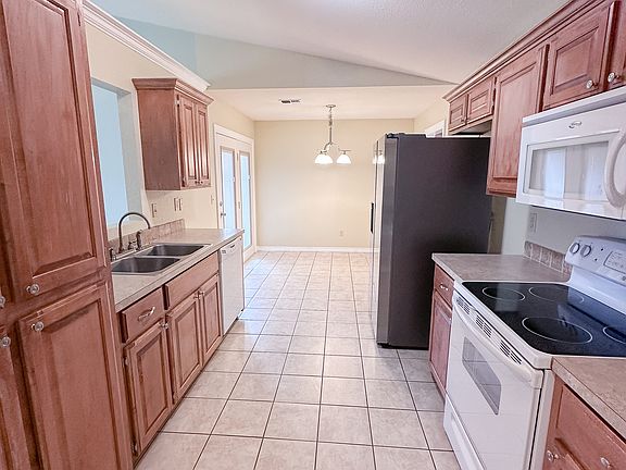 5th image of 4407 SW Hickory Ln
