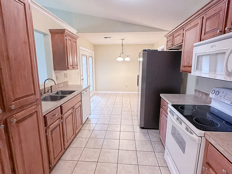 4407 SW Hickory Ln — Photo 5