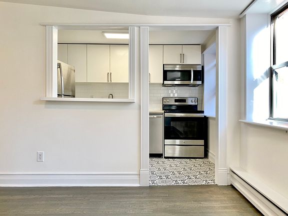 2nd image of 466 Myrtle Ave #3