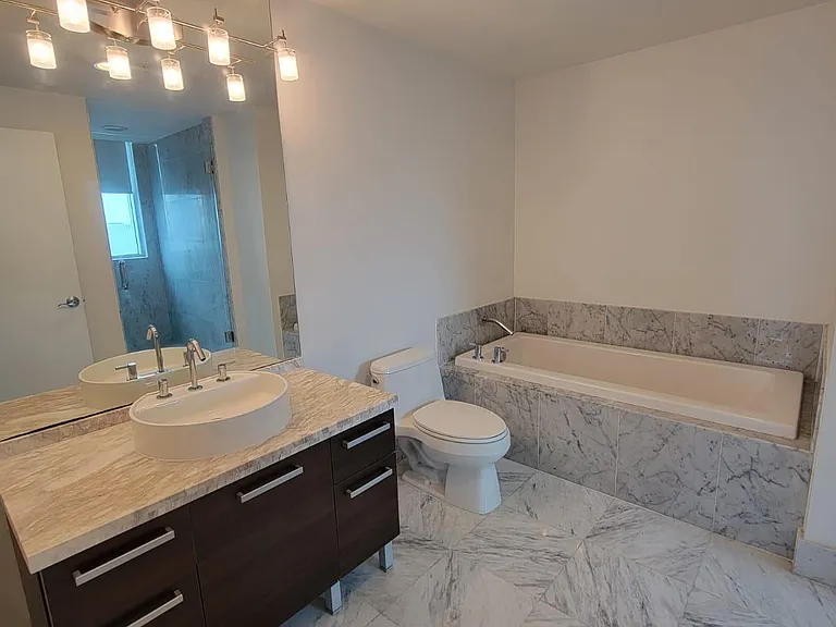 244 Biscayne Blvd #2607 — Photo 13