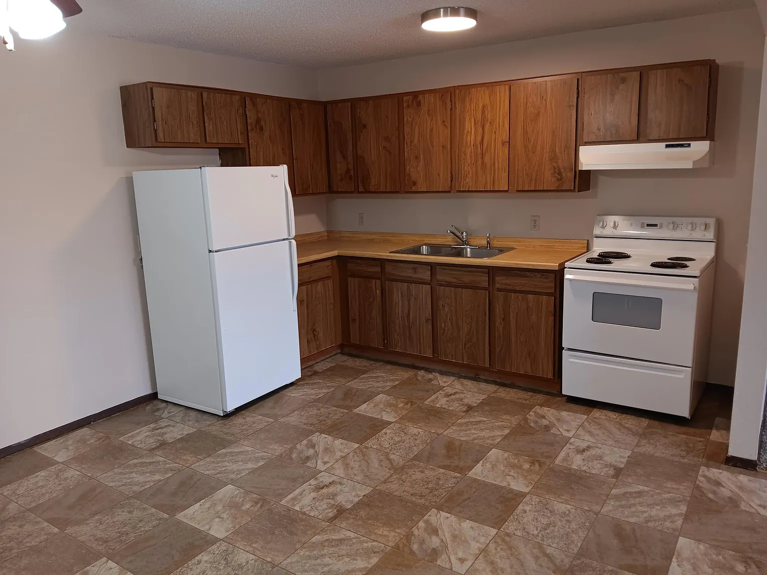 2 bed, 900 sqft, $850 — Photo 3