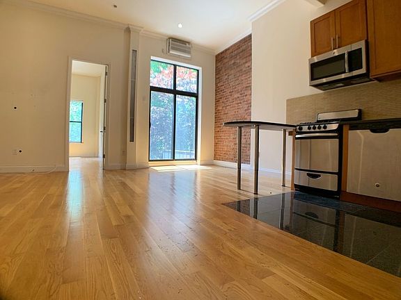 2nd image of 250 W 102nd St #2