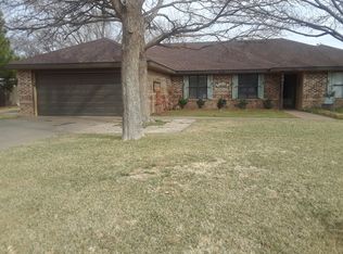 204 Navasota Dr, Plainview, TX 79072