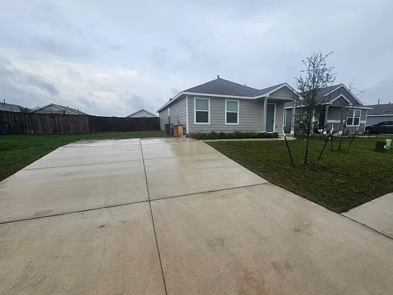 2306 Tornado Aly — Photo 1