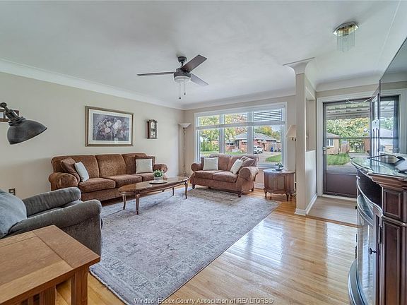 5th image of 1049 Buckingham Rd
