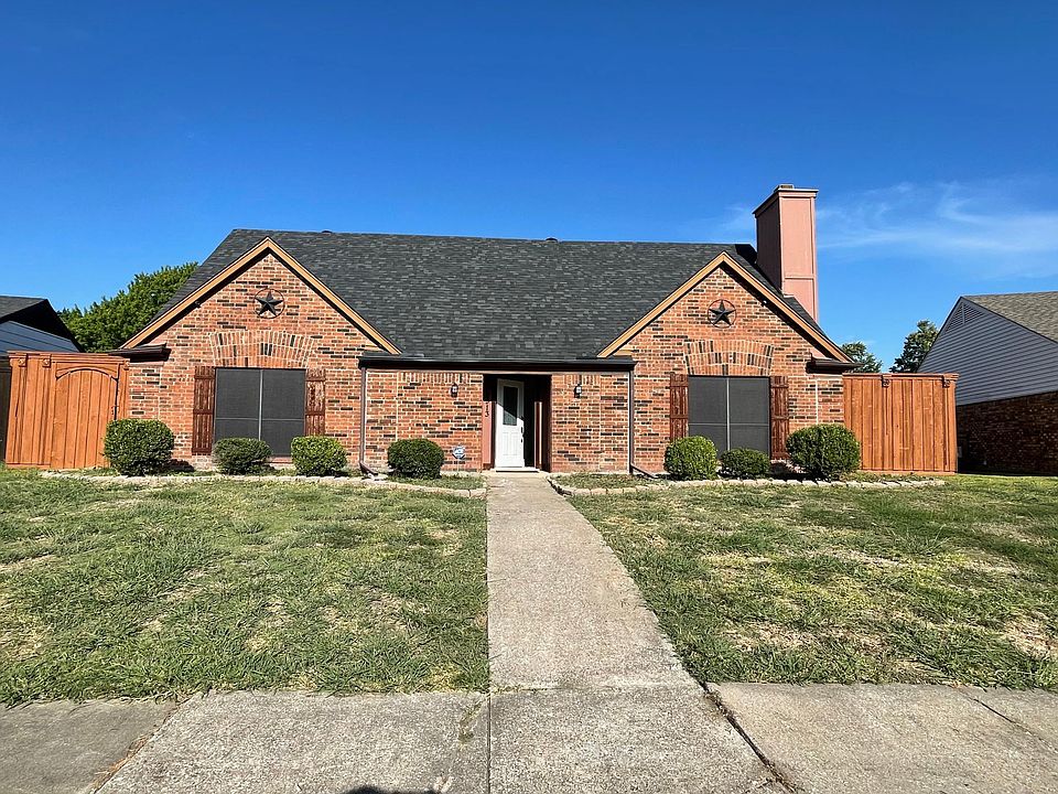 1st image of 2913 Riviera Dr