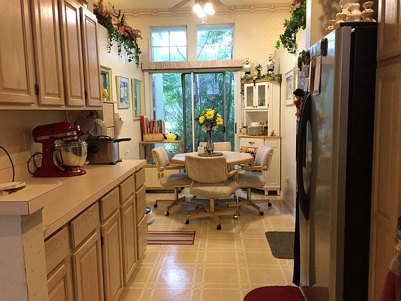 4th image of 864 W Charing Cross Cir
