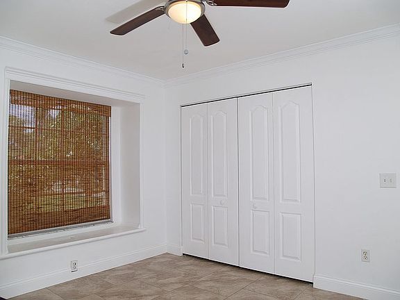 5th image of 914 14th St SE