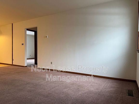 3rd image of 109 Marshall St Ste D