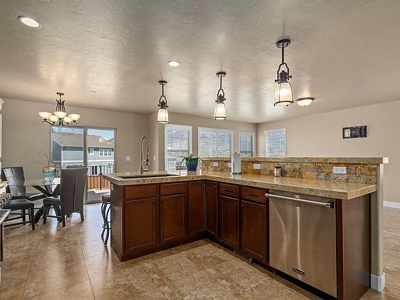 5th image of 2333 E Deer Park Ln