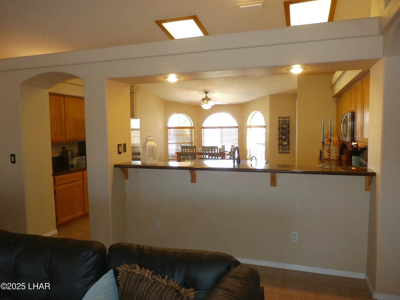 3 bed, 2.0 bath, 1829 sqft, $2,600 — Photo 4