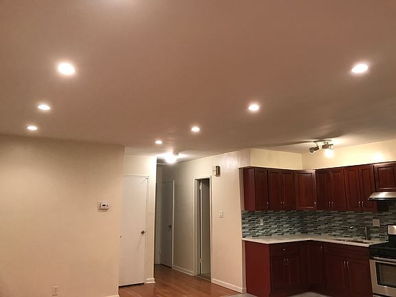 3rd image of 2042 E 60th St