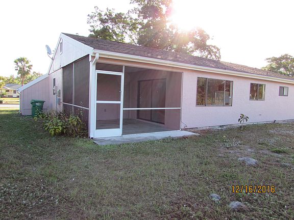 3rd image of 340 NW Airoso Blvd #1