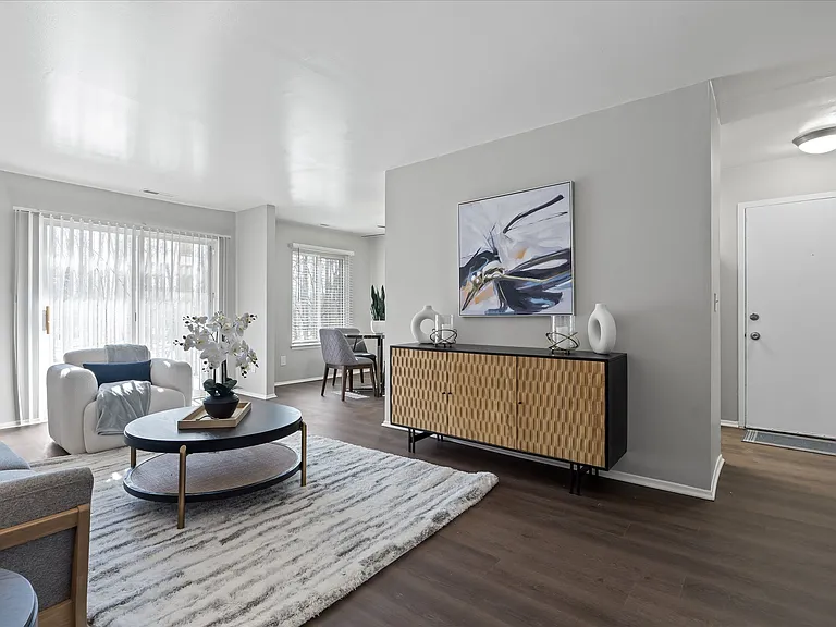 Newport Woods Apartments — Photo 9