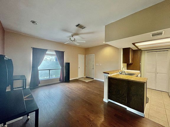 4th image of 506 W San Antonio St APT 206