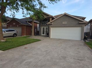 1509 Meridian St, Windsor, ON N9G3E5