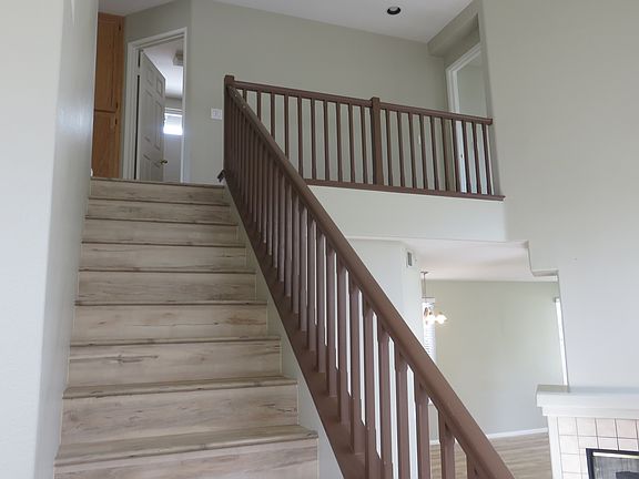4th image of 730 Lupine Dr