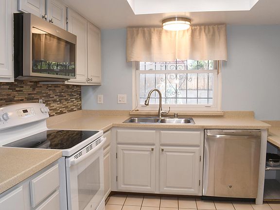 5th image of 12520 Tomlinson Dr SE