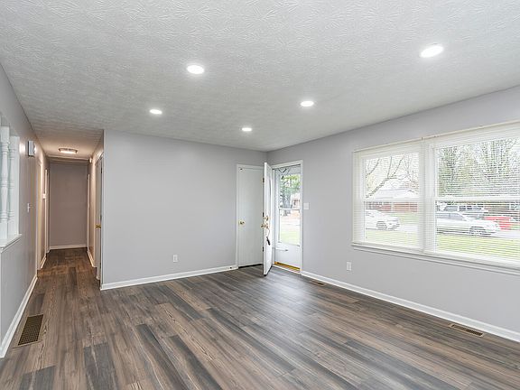 5th image of 205 Garden Park Dr