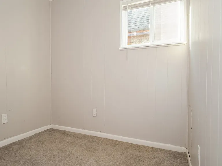 516892_024_bedroom_13323241.jpg