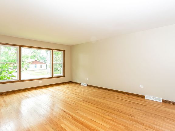 5th image of 4840 W 92nd St
