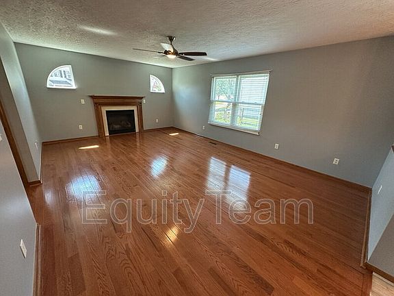 3rd image of 5781 Meadowview Dr