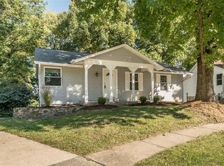 2460 Village Glen Ct, Maryland Heights, MO 63043