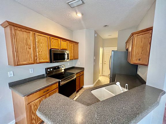 4th image of 3915 Buckthorne Dr #A