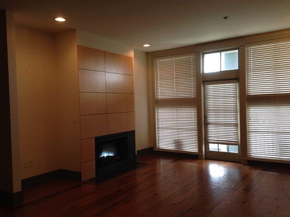 3rd image of 1121 Camellia Blvd #A2