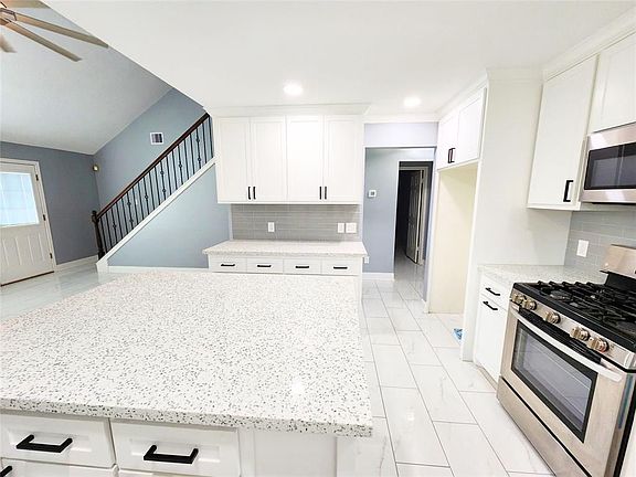 3rd image of 1915 Westwood Dr