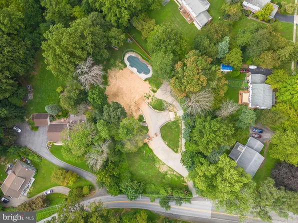 1110 Cedar Grove Rd, Broomall, PA 19008