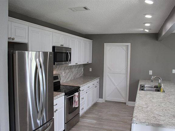 5th image of 1075 New Haven Dr