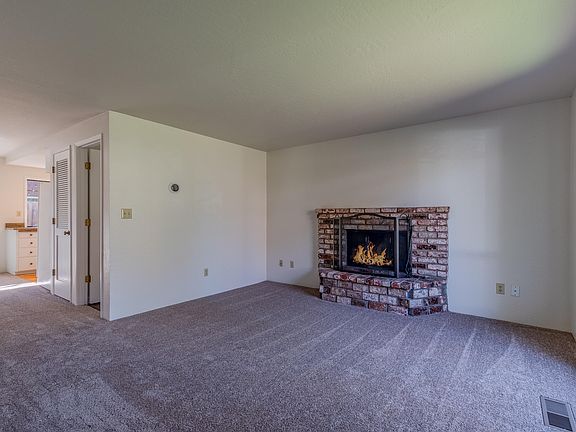 5th image of 153 E Hersey St