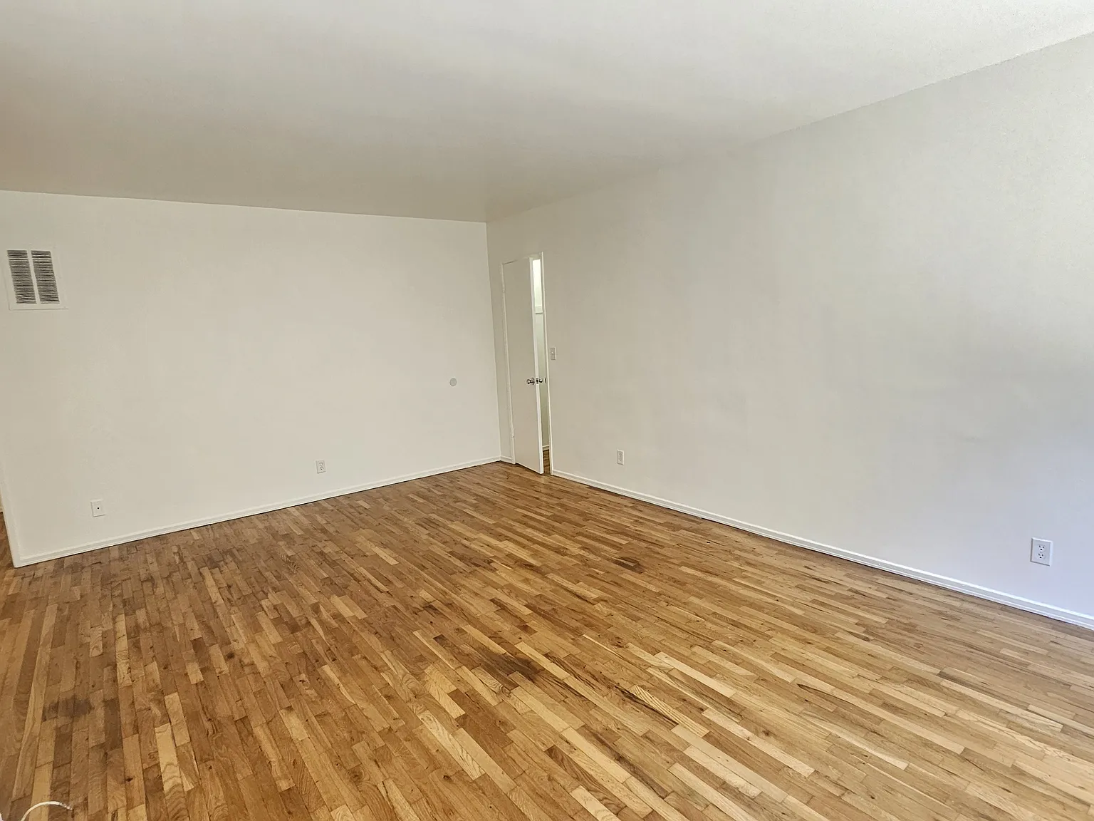 2 bed, 775 sqft, $2,395 — Photo 2
