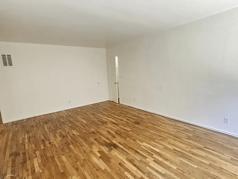 618 N Hayworth Ave #4 — Photo 2